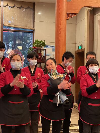 恭喜一斗火锅员工聂永飞同志荣获岗位服务明星称号